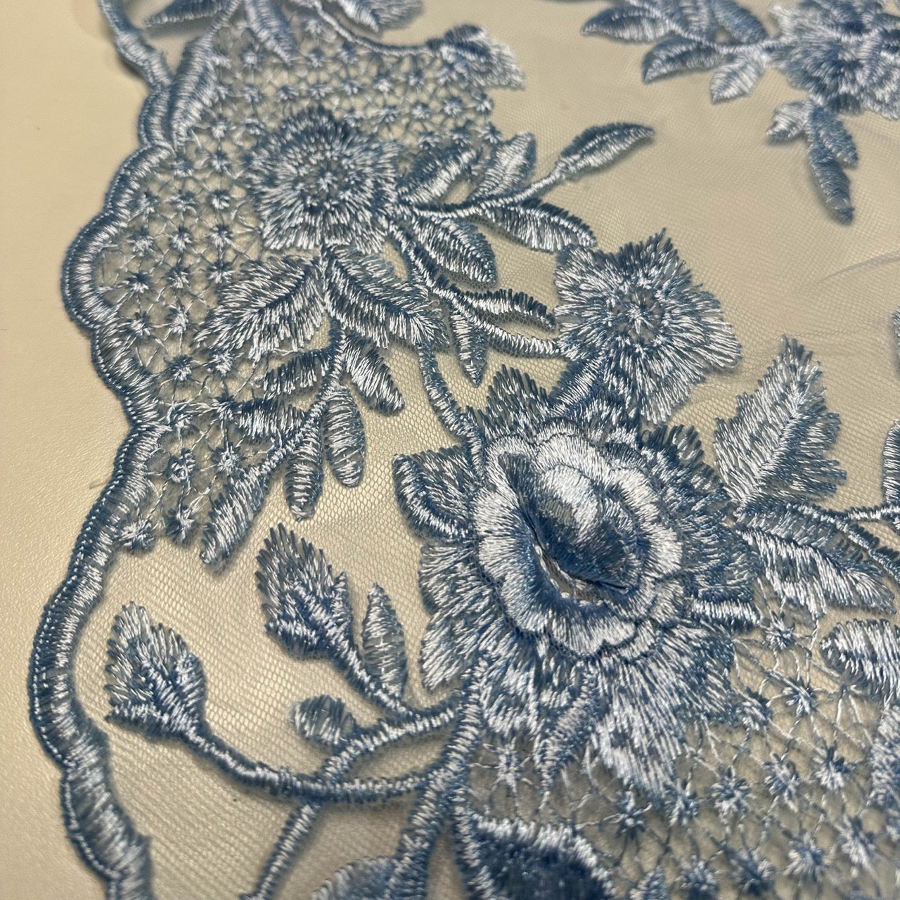 Tule Bordado London 3D - Azul Bebê