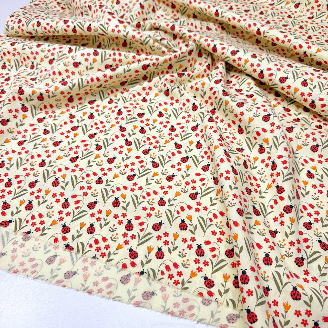 Tricoline Joaninha Floral