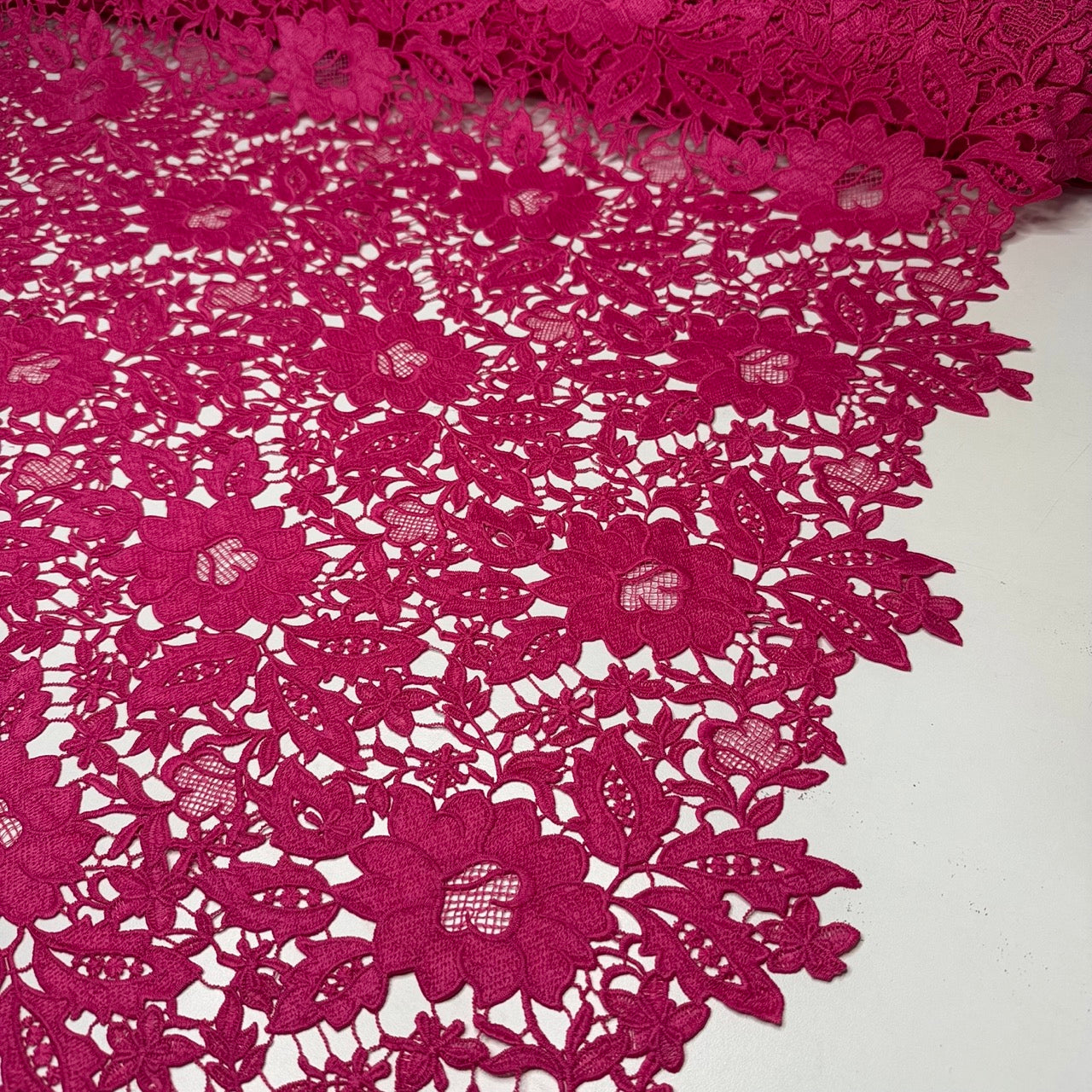 Tecido Guipir Floral Vazado Rosa Pink