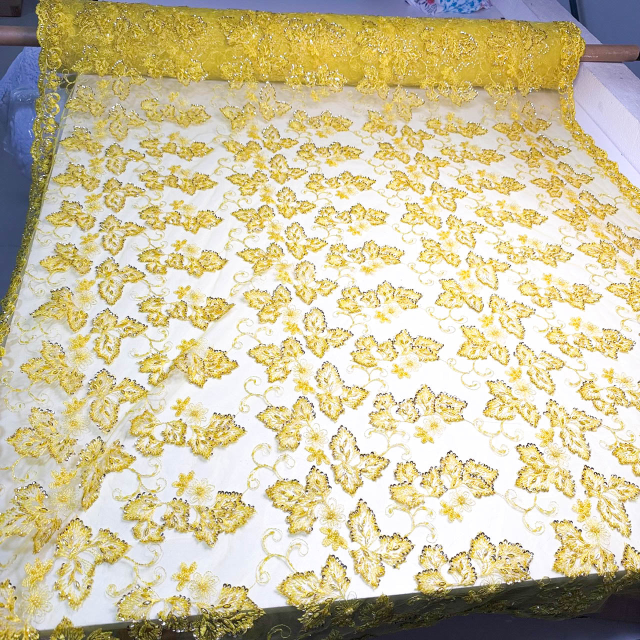 Tule Bordado Pedraria Dobo Amarelo