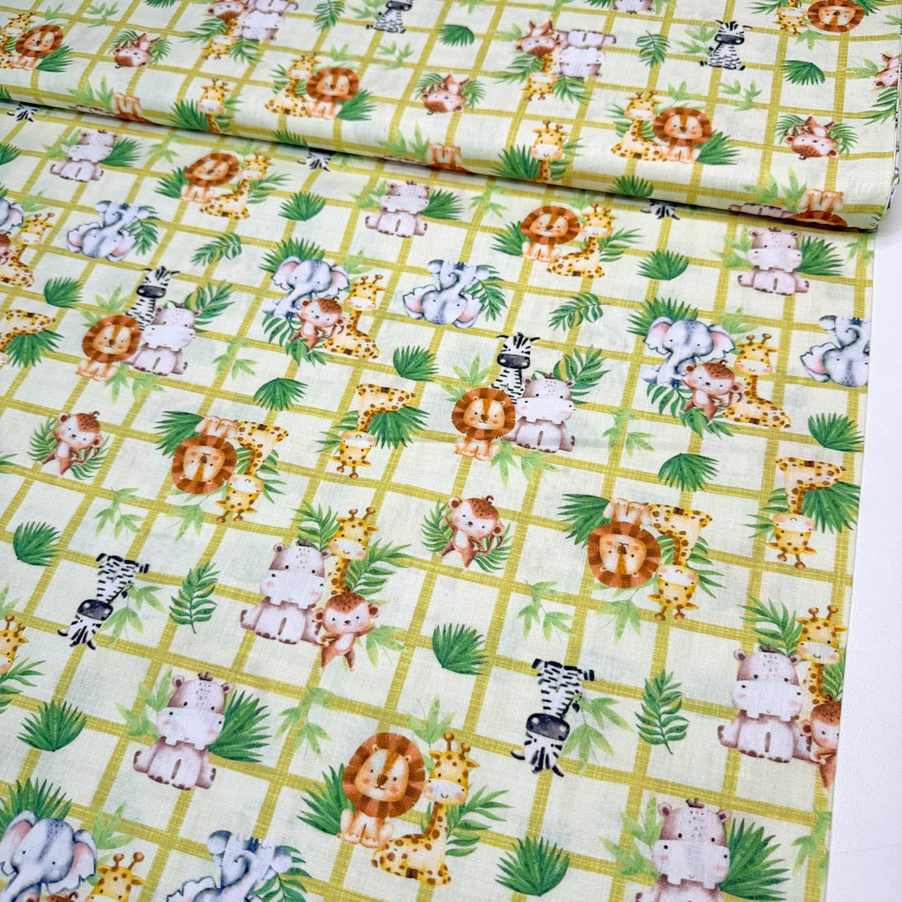 Tricoline Estampado Safari Fundo Verdinho