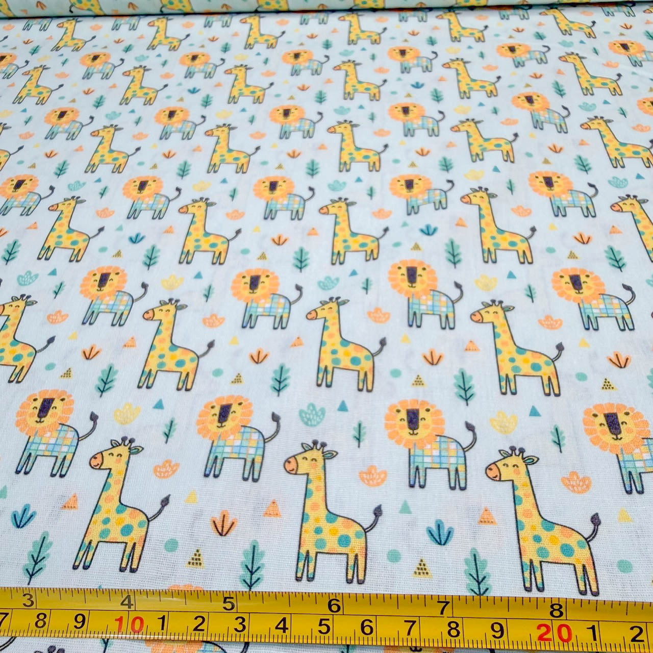 Tricoline Estampado Safari Giraffas e Leões