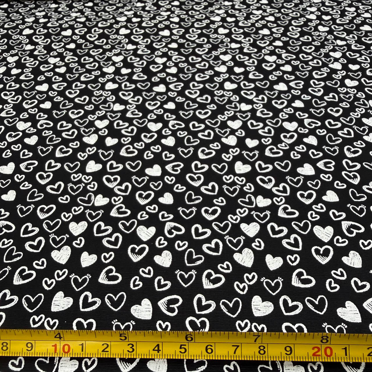 Tricoline Estampado Mini Corações Preto
