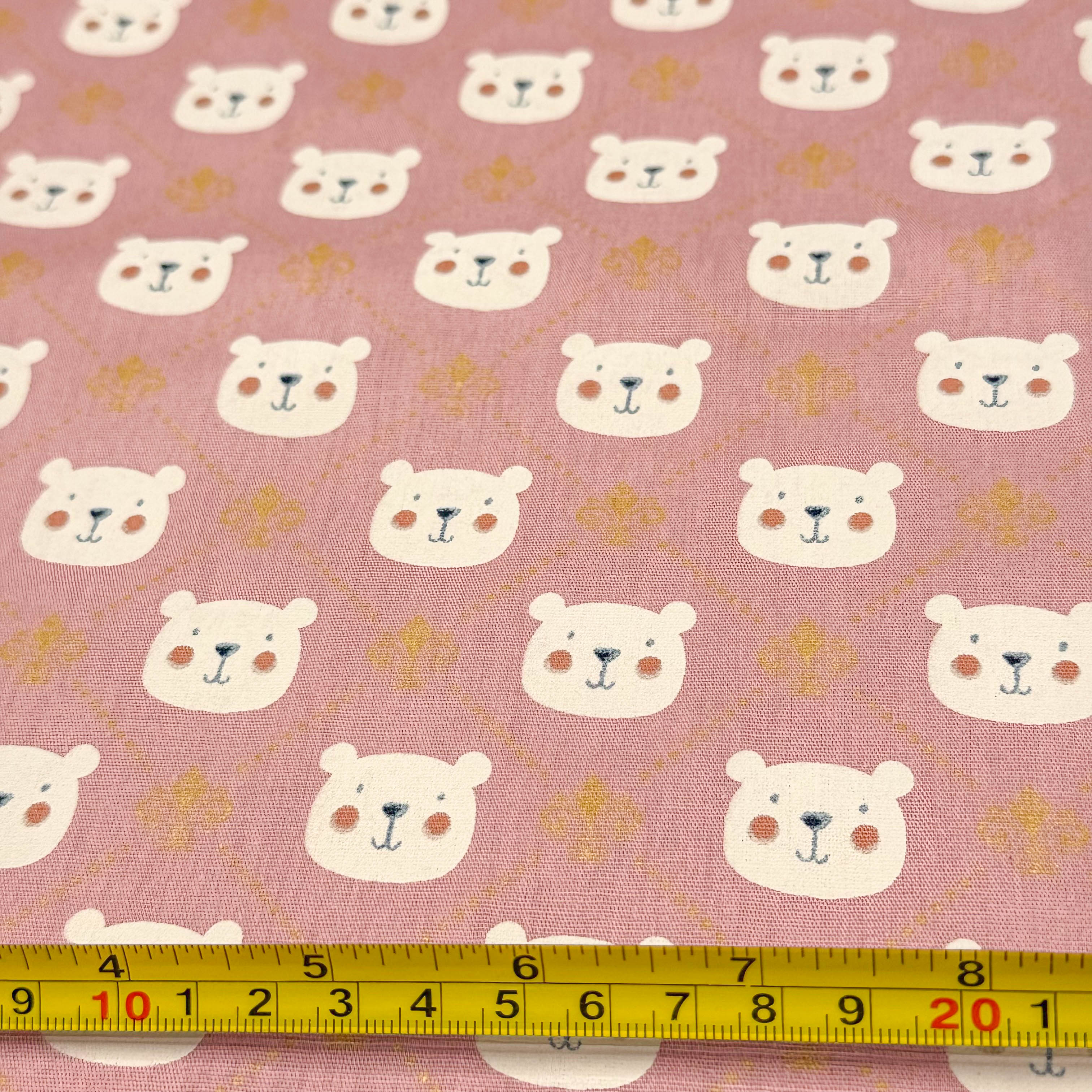 Tricoline Estampado Urso Real Fundo Rosa Antigo