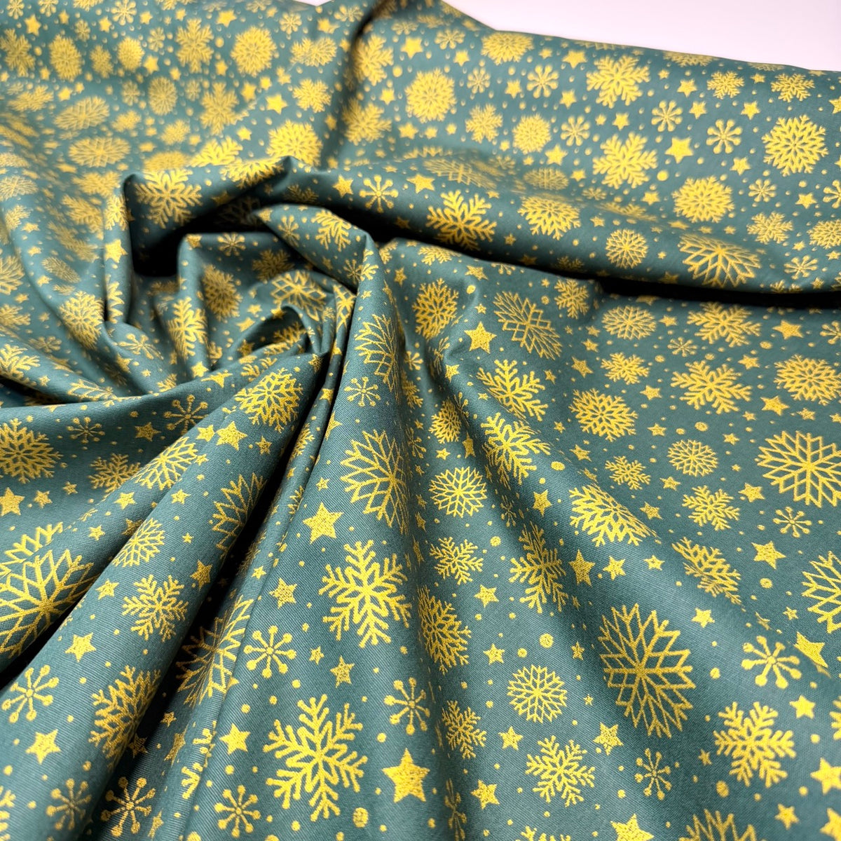 Tricoline Estampado Natal Flocos Fundo Verde